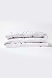 Homescapes Pure Mulberry Silk Blend Mattress Topper 700GSM in White - Size: King - thumbnail 4