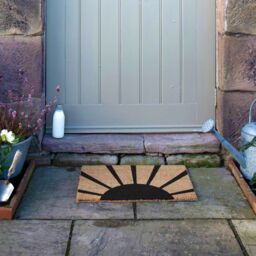 Artsy Mats Welcoming Sun & Rays Doormat in Black - Size: 40 cm x 60 cm - thumbnail 5