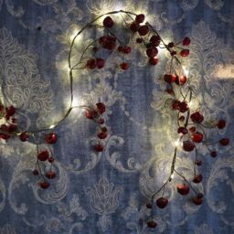 Shatchi 150cm Pre-Lit Hanging Garland Decorations Red Bells with 20 Warm White LEDs Christmas Home Wall Door - thumbnail 3