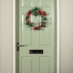 Samuel Alexander 45cm Hanging Christmas Wreath with Apples & Red Berries - thumbnail 3