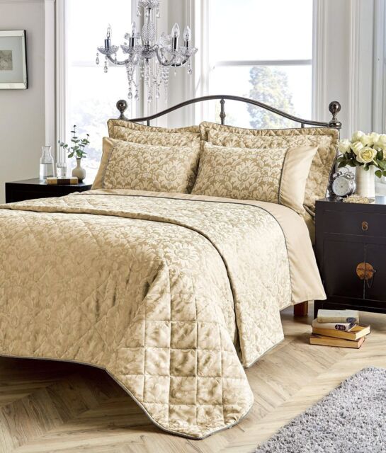 New Edge Blinds Savoy Woven Jacquard Duvet Set in Gold - King in Metallic Gold - Size: Single