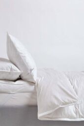 Homescapes Luxury White Duck Down 4.5 Tog Summer Duvet - Size: Single - thumbnail 3