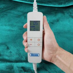 Alecome Women's Electric Heated Throw Blanket Washable 220gsm Fleece Remote Timer in Teal - thumbnail 5