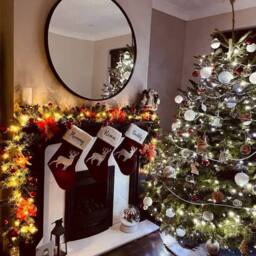 The Chair Cover Company Red Christmas Garland with Lighting 270 cm - Size: 270 cm x 35 cm - thumbnail 2