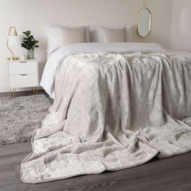 OHS Luxury Faux Fur Large Mink Fleece Throw Blanket in Light Grey - Size: 200 cm x 240 cm - image 1