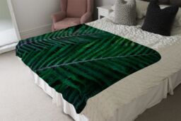 Benjamin Tate Design green leaves, abstract flora texture Designer Blanket in Natural - Size: 120 cm x 150 cm - thumbnail 4