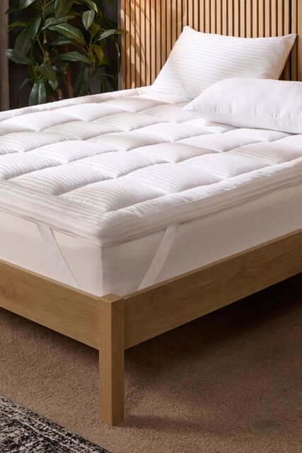 Snuggledown Luxurious Hotel 5cm Mattress Topper in White - Size: Super King - image 1