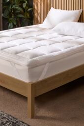 Snuggledown Luxurious Hotel 5cm Mattress Topper in White - Size: Super King - thumbnail 1