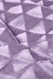 Homescapes Geometric Triangle Velvet Throw in Purple - Size: 160 cm x 200 cm - thumbnail 4