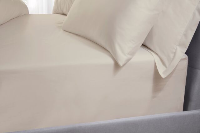 The Linen Consultancy 'TLC 5 Star Hotel Concept' 250TC Cotton Percale Extra Deep Fitted Sheet & Pair of Standard Pillowcases Set - Size: King Fitted - image 1
