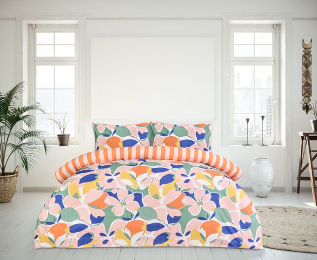 Smart Living Luxury Super Soft Reversible Abstract Floral Duvet Cover With Pillowcase - Size: King - image 1