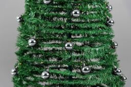 Shatchi 4Ft Prelit Pop up Christmas Tree with Silver Baubles & Battery Operated LED Warm White Lights in Green - thumbnail 5