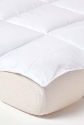 Homescapes Super Microfibre Mattress Topper in White - Size: Double