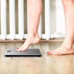 simpa Digital Bathroom Scale, Glitter Silver Platform, 180kg/28st 8lb in Metallic Silver - thumbnail 7