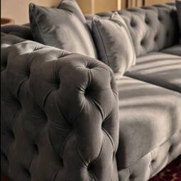 Sofaya Monaco Chesterfield 6 Seater Sofa Velvet Right Hand Corner Chaise in Grey - Size: 6 Person - thumbnail 3