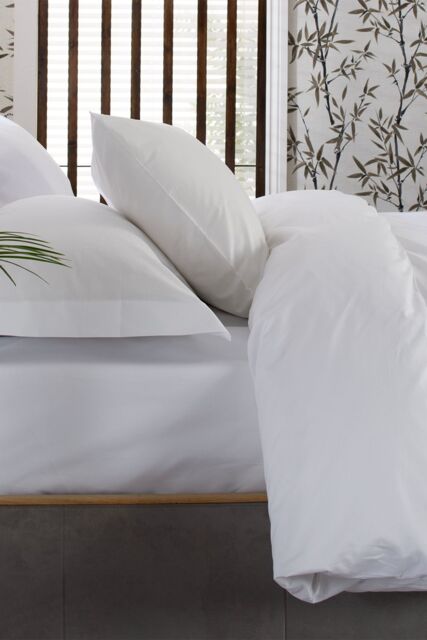 The Lyndon Company 200 Thread Count Sateen Oxford Pillowcase in White