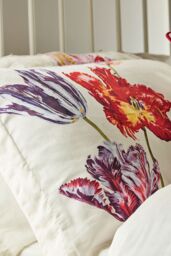 Sanderson 'Tulipomania' Cotton Duvet Cover Set in Red - Size: Super King - thumbnail 2
