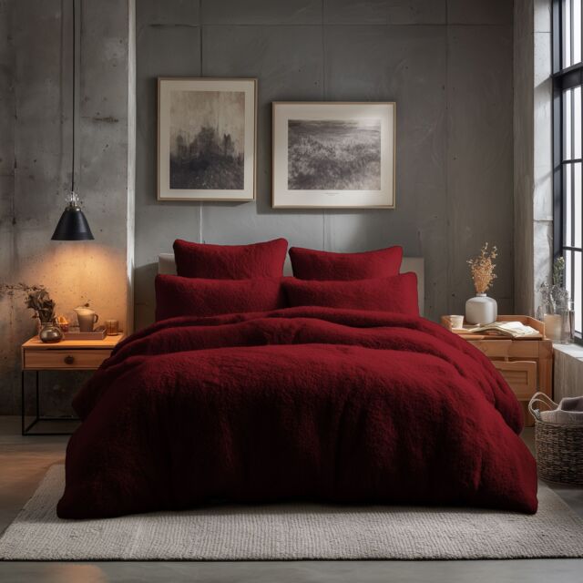 Snug City Teddy Bear Fleece Soft Cosy Duvet Cover + Pillow Case Set in Red - Size: Super King - image 1