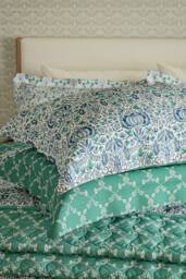 Morris & Co 'Little Chintz' Cotton Percale Throw - thumbnail 2