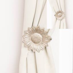 Melody Maison Set Of 2 Silver Metal Sunflower Wall Mounted Tie Backs - thumbnail 1