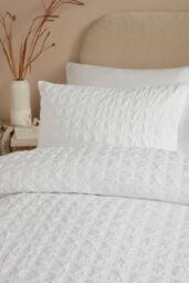 Serene 'Embossed Grid' Embossed Textured Duvet Cover Set in White - Size: King - thumbnail 2