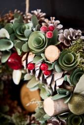 Dibor Winter Forest Treasures Front Door Wreath Christmas Wreath 38cm in Green - thumbnail 3