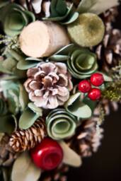 Dibor Winter Forest Treasures Front Door Wreath Christmas Wreath 38cm in Green - thumbnail 4