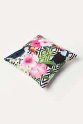 Homescapes Luxury Waterproof Tropical Toucan Outdoor Cushion 45 x 45 cm, Set of 2 in Pink - Size: 45 cm x 45 cm - thumbnail 6