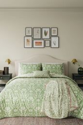 Helena Springfield 'Sunflowers' Cotton Duvet Cover Set in Green - Size: Super King - thumbnail 1