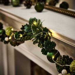 Dibor Woodland Green Xmas Table Decor Christmas Garland 1.2m - Size: Large - thumbnail 3