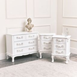 Melody Maison Antique White 4 Drawer Chest Of Drawer & Pair Of 3 Drawer Bedside Tables - Pays Blanc Range - thumbnail 3