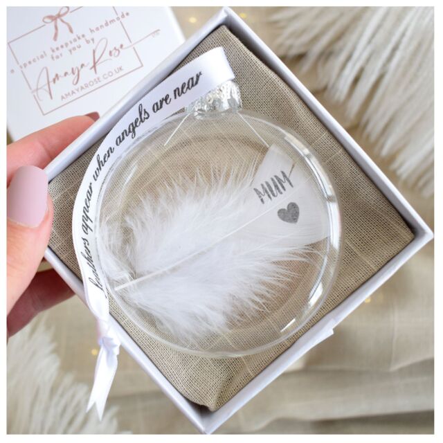 Amaya Rose Ltd Women's In Memory of Mum Feather Round Bauble Gift Boxed. Christmas Décor in Clear