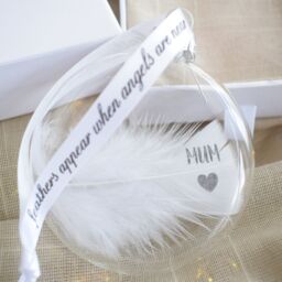 Amaya Rose Ltd Women's In Memory of Mum Feather Round Bauble Gift Boxed. Christmas Décor in Clear - thumbnail 4