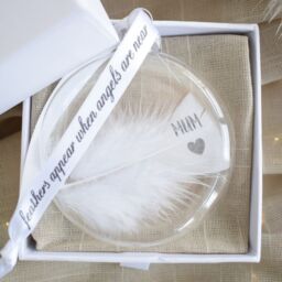Amaya Rose Ltd Women's In Memory of Mum Feather Round Bauble Gift Boxed. Christmas Décor in Clear - thumbnail 5