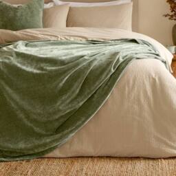 Yard Heavy Chenille Velvet Throw in Green - Size: 130 cm x 180 cm - thumbnail 1