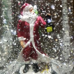 Samuel Alexander 24cm Dual Powered Light up Antique Lantern Christmas Water Spinner with Santa Scene in Gold - thumbnail 3