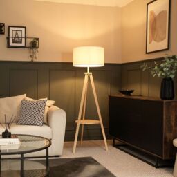 ValueLights Morrigan Wooden Tripod Floor Lamp & Cream Boucle Drum Shade & Bulb in Natural - thumbnail 3
