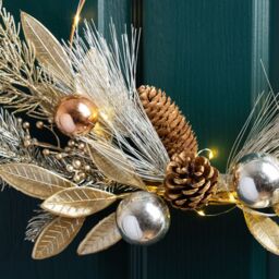 Scottish Everlastings Ltd 40cm Pre-lit Metallic Ring Wreath in Gold - thumbnail 3