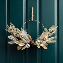 Scottish Everlastings Ltd 40cm Pre-lit Metallic Ring Wreath in Gold - thumbnail 1
