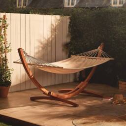 VonHaus 1 Person Freestanding Larch Wood Curved Frame Garden Hammock in White - thumbnail 4
