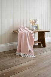 The Lyndon Company Arcadia Throw Supersoft 470gsm Jacquard Throw in Pink - Size: 130 cm x 170 cm - thumbnail 3