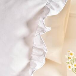 OHS 2 x Frill Edge Decor Pillowcases Microfibre Pillow Covers in White - Size: Standard Pillow Case - thumbnail 2
