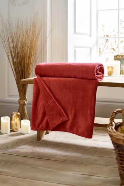 Deyongs Snuggle Touch Super Soft Solid Colour Fleece Throw - 1846 in Crimson - Size: 140 cm x 180 cm - image 1