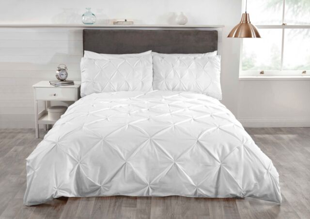 Rapport Home Pintuck Balmoral Duvet Cover Set in White - Size: Single - image 1