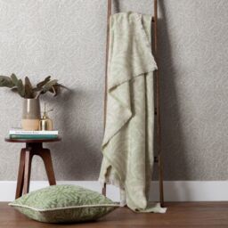 Morris & Co Acorn Tonal Jacquard Throw in Green - Size: 130 cm x 170 cm - thumbnail 2