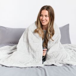 OHS Waffle Fleece Soft Warm Weighted Blanket - 8kg in Silver - Size: 150 cm x 200 cm - thumbnail 1