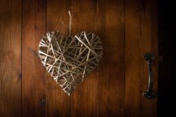 Red Hamper Wicker Full Antique Wash Heart in Grey - thumbnail 3