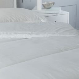 Snug City Summer Duvet 4.5 Tog Polycotton & Hollowfibre Filling in White - Size: Single - thumbnail 4