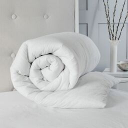 Snug City Summer Duvet 4.5 Tog Polycotton & Hollowfibre Filling in White - Size: Single - thumbnail 1