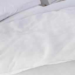 Snug City Summer Duvet 4.5 Tog Polycotton & Hollowfibre Filling in White - Size: Single - thumbnail 3